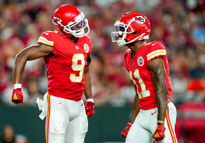 JuJu Smith-Schuster and Marquez Valdes-Scantling celebrate during a Chiefs game